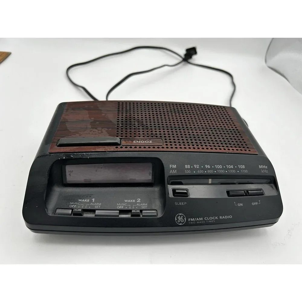 1980's Vintage GE Model 7-4612A‎ Digital Alarm Clock Radio Tested Working